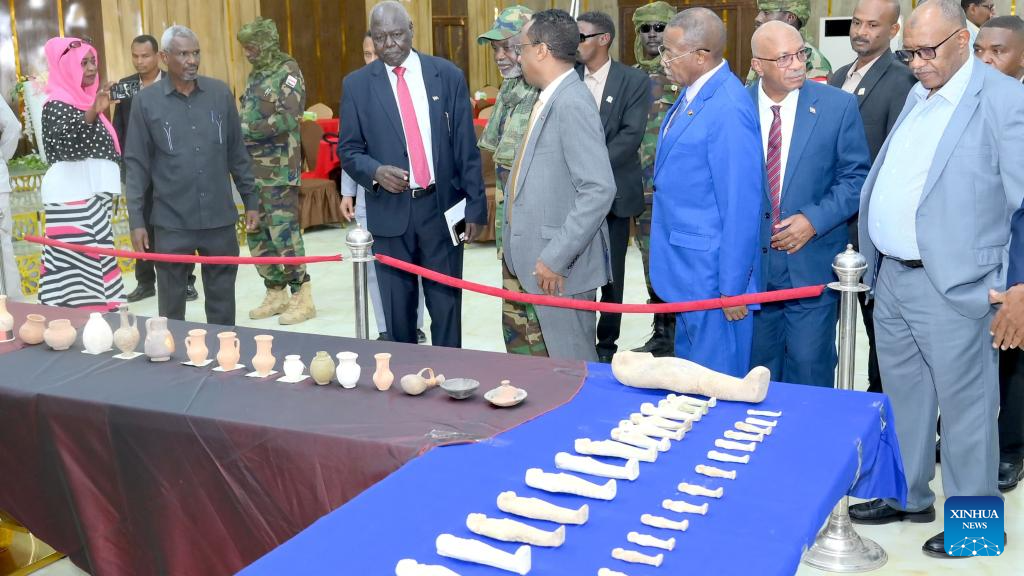 Government officials inspect recovered antiquities looted during the ongoing war in Port Sudan, Sudan, Jan. 13, 2026. Sudanese government on Tuesday announced that it has recovered 570 antiquities that were looted during the country's ongoing armed conflict, marking a significant step in efforts to safeguard Sudan's cultural heritage and historical identity. (Photo by Sumaia Abdul Nabi/Xinhua)